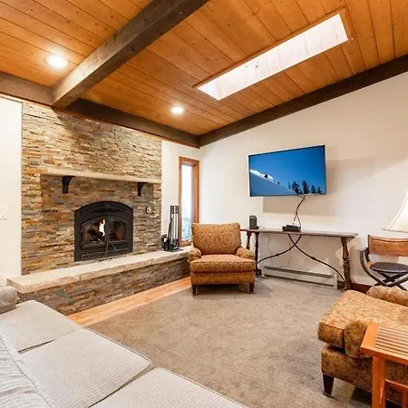 3-Bedroom Meadow Creek Townhom Townhouse